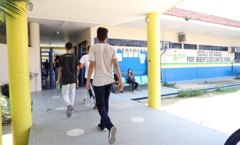 Candidatos entram em escola do Amazonas para fazer Enem 2023. Foto: Divulgação