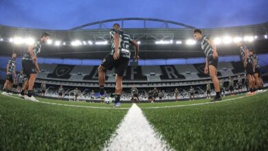 Jogadores sobre o gramado do estádio do Botafogo, no Rio. Foto: Divulgação